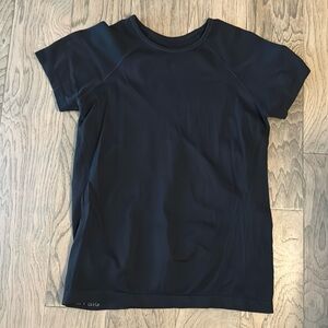 Athleta Girl seamless tshirt